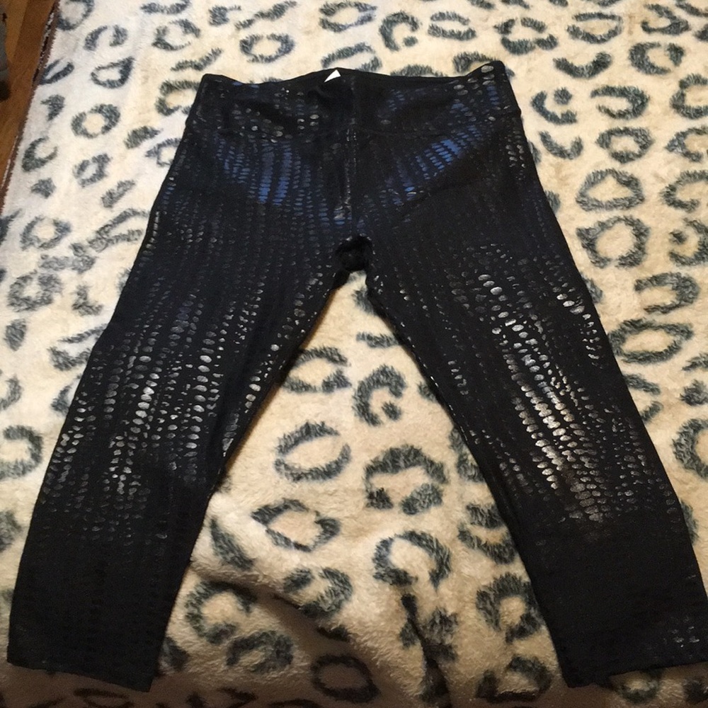 Black Fabletics capris/ leggings NWOT